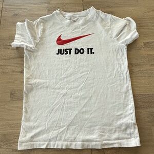 Boys Youth Nike White T-Shirt Size L